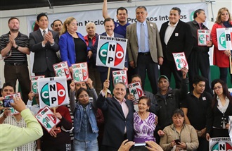 Zamora recibe constancia como líder nacional de la&nbsp;CNOP