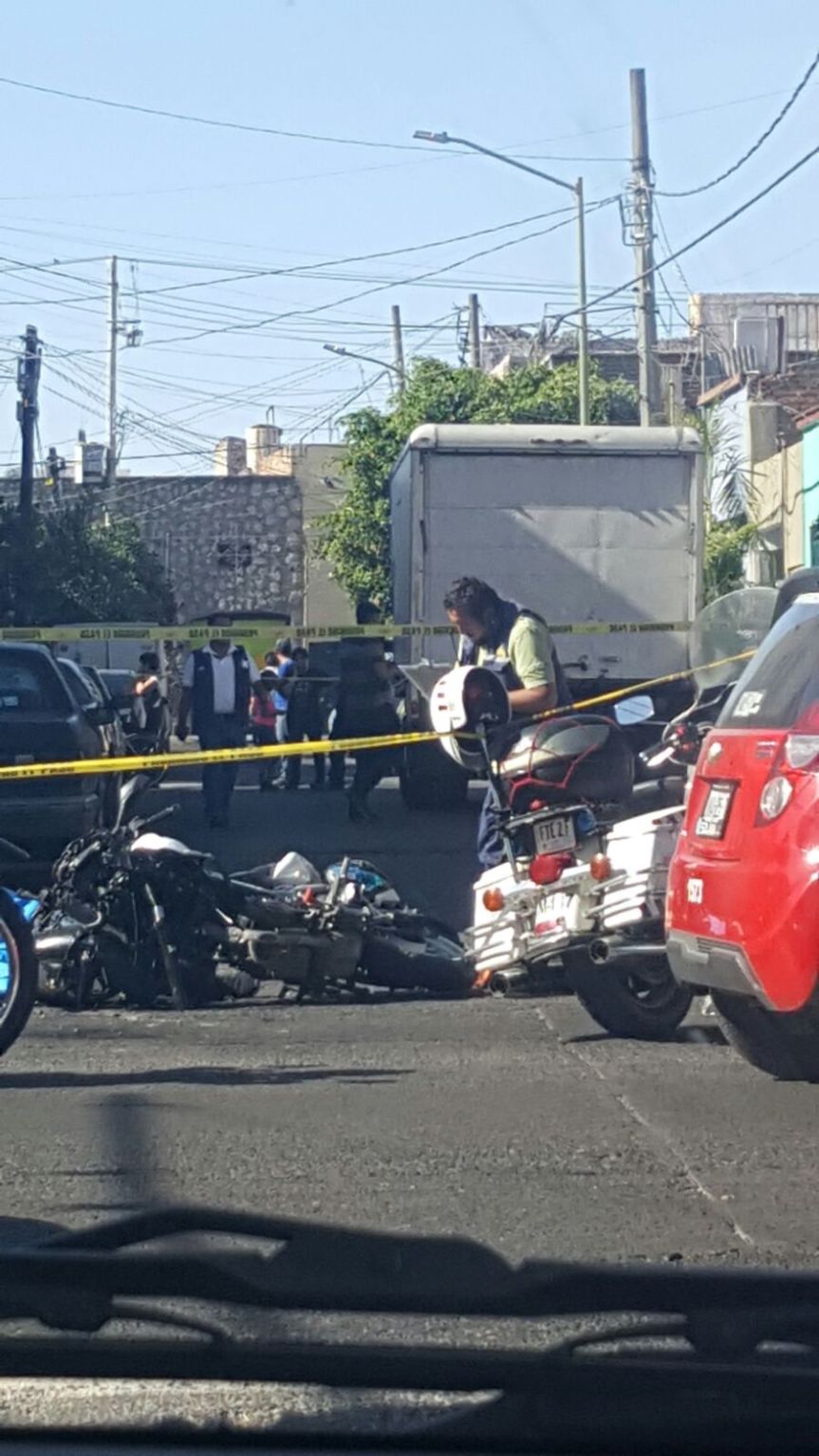 Camión y motocicleta se accidentan en  República y&nbsp;Churubusco
