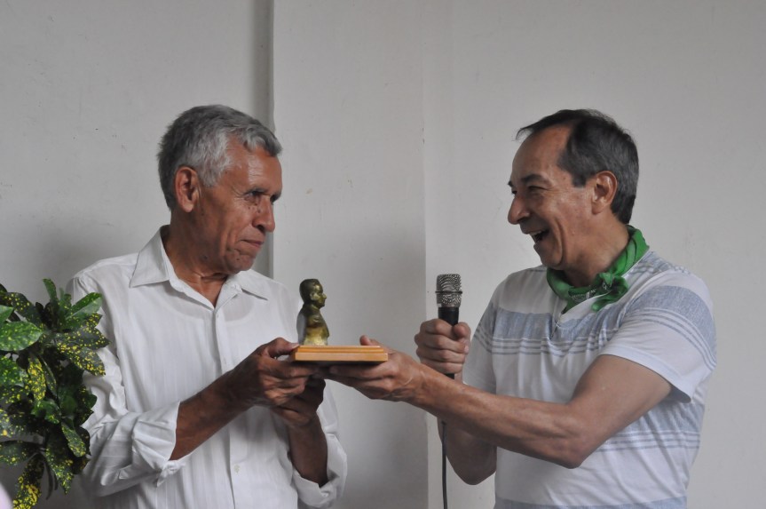 GALARDÓN ROSTROS DEL LLANO AL PERIODISTA FELIPE COBIÁN