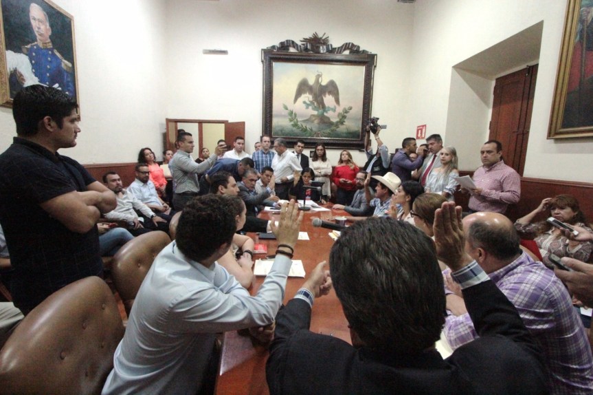 Entre burros, coyotes, porquería y traiciones la reforma política de&nbsp;Jalisco