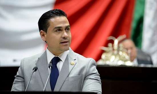 Asaltan a diputado federal, lo despojaron de su&nbsp;camioneta