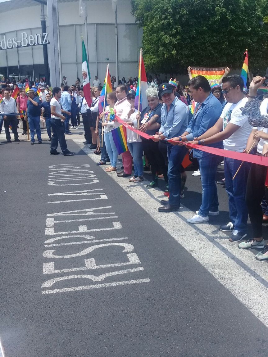 El Gobernador de Jalisco cortó el listón de la marcha del orgullo gay en&nbsp;Guadalajara
