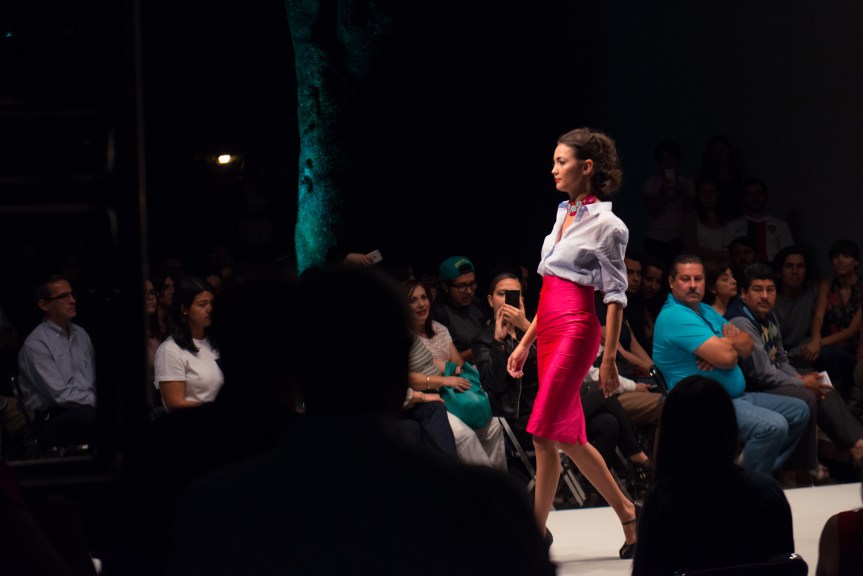 Pasarela por inicio de licenciatura en diseño de indumentaria