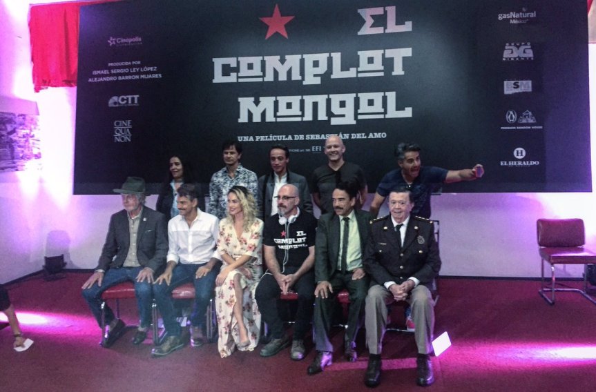 ¡Pinche Complot!, Filiberto García a la pantalla&nbsp;grande