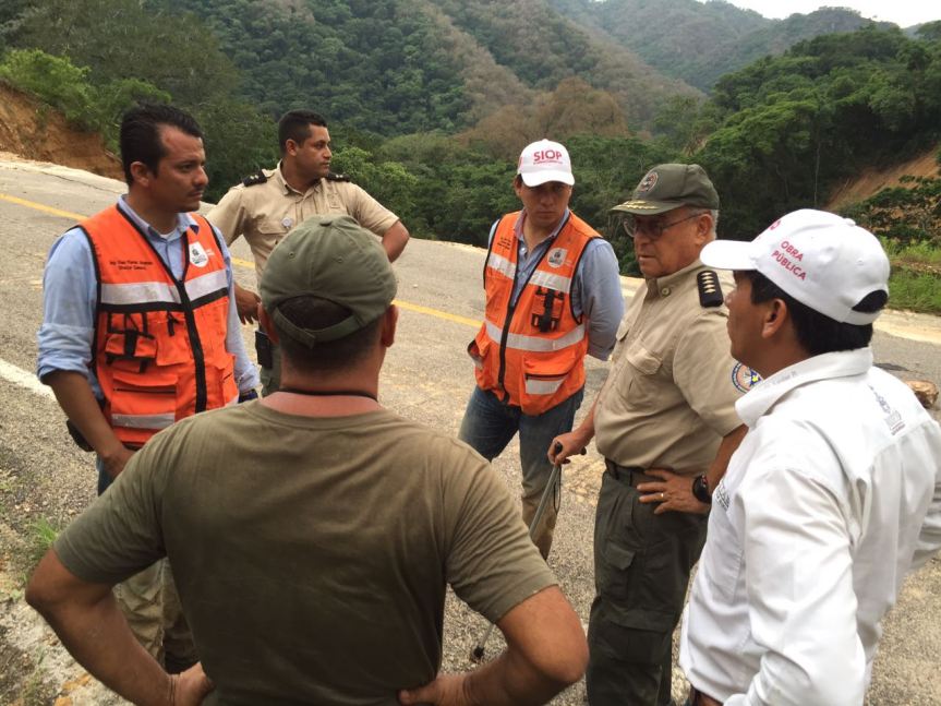 Aparece un socavón en la carretera Mascota-Las&nbsp;Palmas
