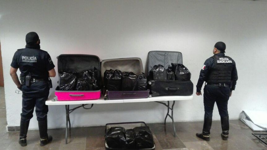 Policías de Guadalajara aseguran maletas con&nbsp;mariguana