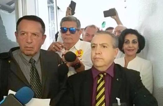 Santa Claus y el Niño Dios perjudicaron recolección de&nbsp;firmas