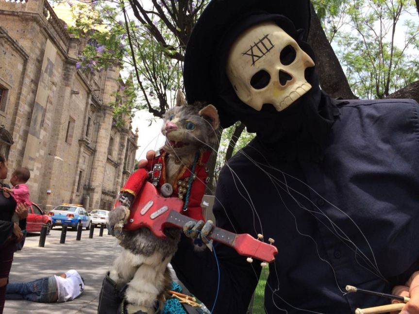 Las maravillas de un hombre muerto en un&nbsp;desierto