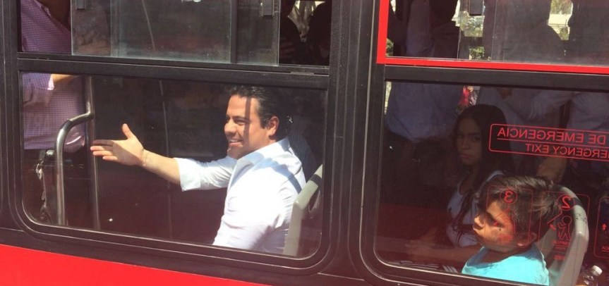 Aristóteles anuncia que revocará el incremento al transporte&nbsp;público