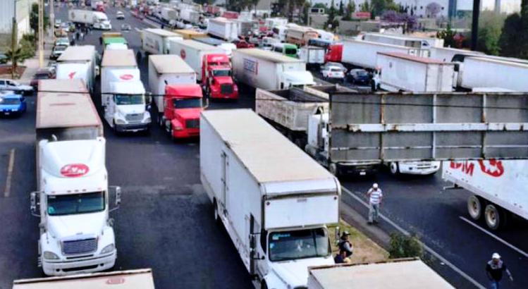 Autoridades ponen entre la espada y la pared a&nbsp;transportistas