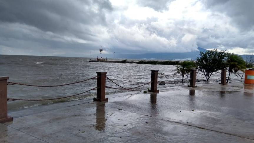 Willa desborda una parte del lago de&nbsp;Chapala