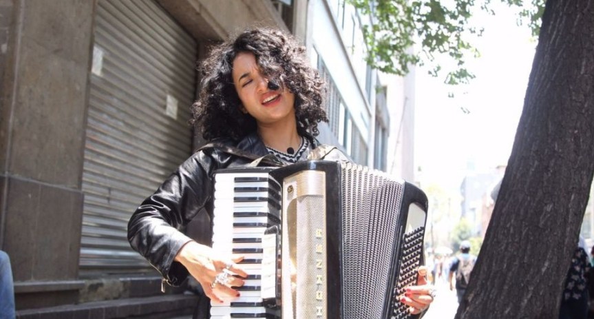 Inspectores tapatíos aseguran instrumentos de la cantante&nbsp;@FlorAmargo