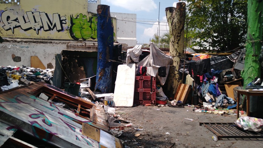 Desalojan la “Casa Chueca” de Jardines del Bosque&nbsp;(Video)