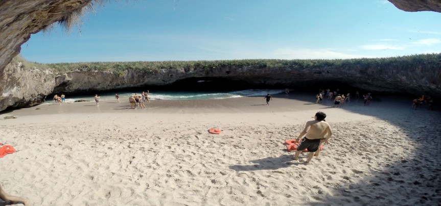 Investigadores del CUCosta duplican superficie de corales restaurados en Islas&nbsp;Marietas