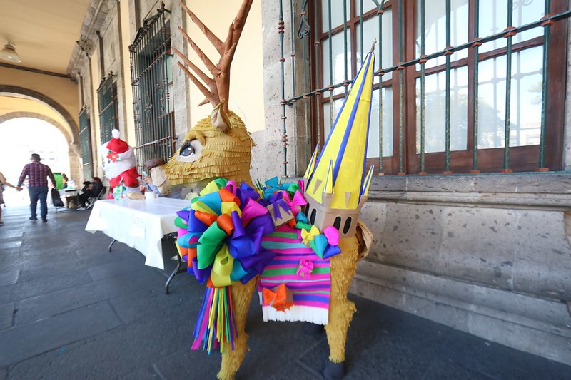 Promueve Guadalajara las tradiciones navideñas con concurso de elaboración de&nbsp;piñatas
