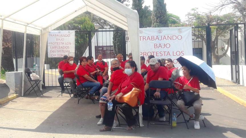 (Video) Se enfrentan a golpes policías y empleados del DIF, en&nbsp;Tonalá