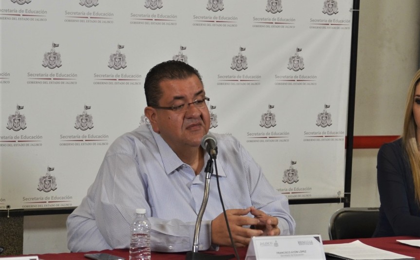 Dan prisión preventiva a Francisco Ayón por presuntas irregularidades en IPEJAL