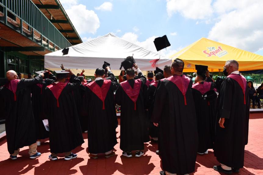 Concluyen la preparatoria en&nbsp;prisión