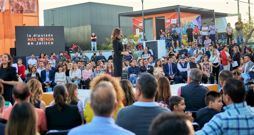 Un informe cercano a la sociedad: la diputada Claudia Salas rinde cuentas de su primer año de&nbsp;actividades