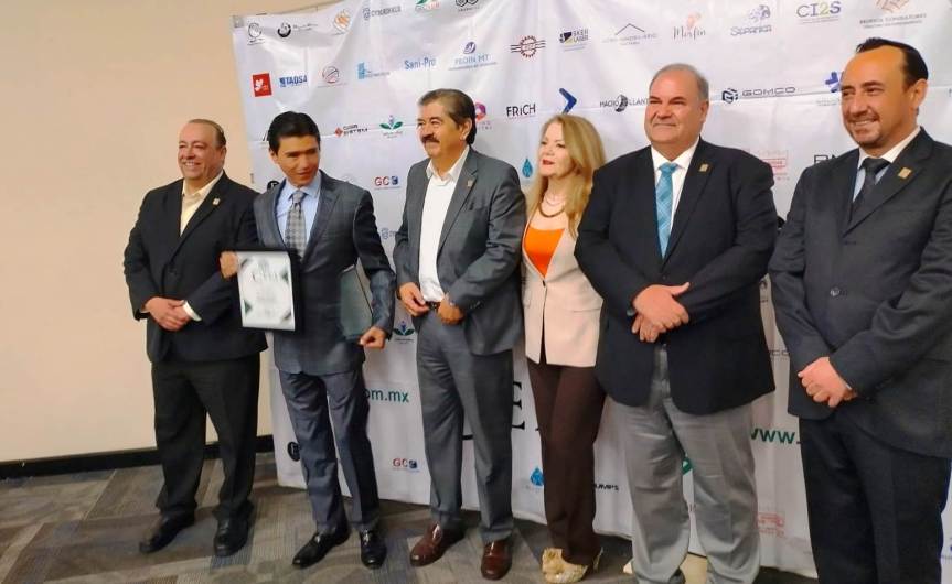 Carlos Elizondo recibe reconocimiento del Consejo Económico Empresarial de&nbsp;Jalisco