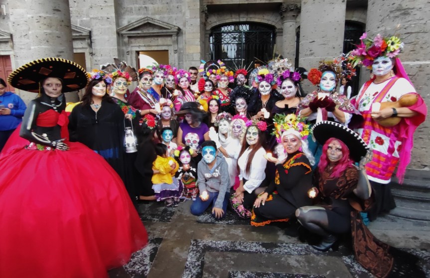 Catrinas festejando con Una Pincelada por la&nbsp;VIDA