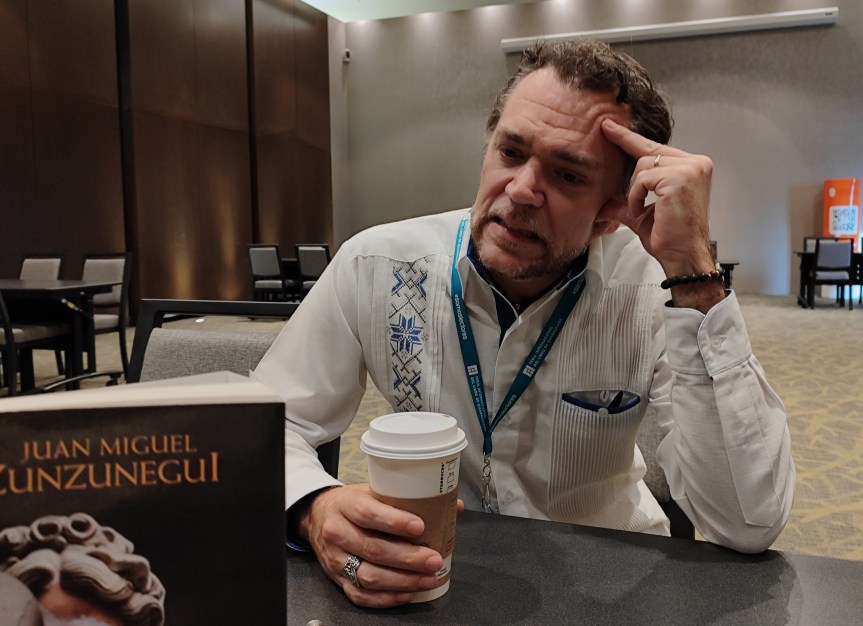 “Todo lo que sabemos de la historia es falso, ahora sobre el que los acontecimientos sean buenos o malos es depende de quién te los cuente» Juan Miguel&nbsp;Zunzunegui