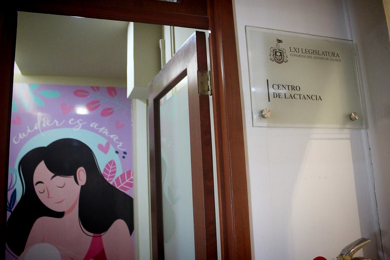 Entregan distintivos a la LXIII Legislatura del Congreso del Estado e inauguran&nbsp;lactarios