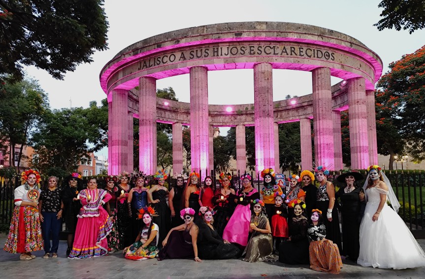 Catrinas con causa recorren el centro histórico de Guadalajara 