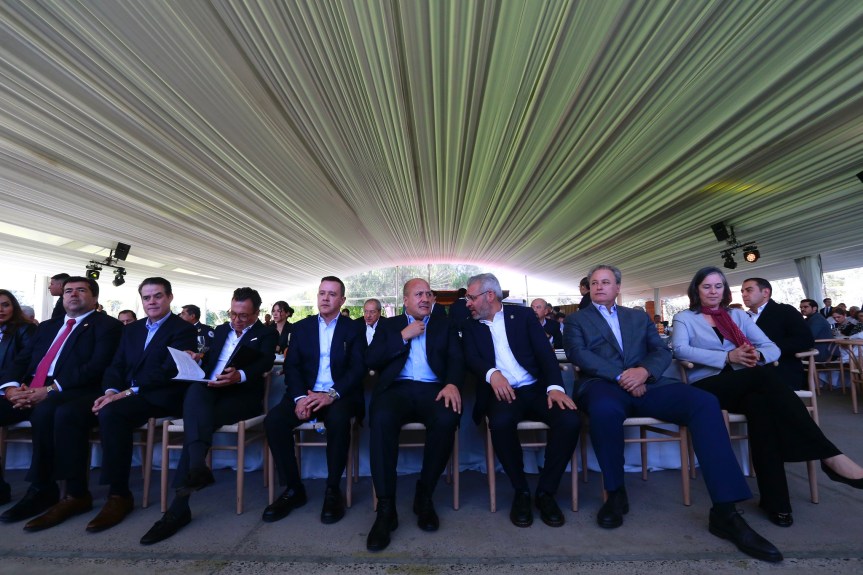 Brinda Enrique Alfaro en el Día del Tequilero anunciando el museo Tequila Lab y la Planta de Tratamiento de Vinazas pública 