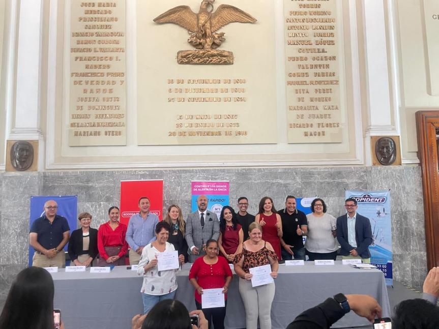 Mejorando las sonrisas de los&nbsp;tapatíos