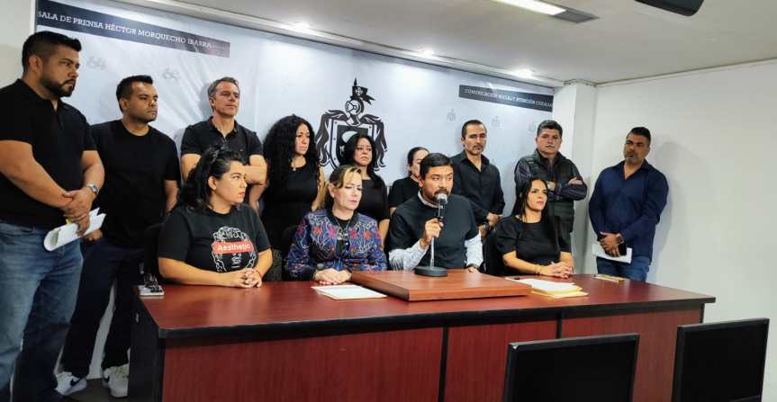 Renuncian cerca de cien trabajadores a su sindicato del Congreso del Estado 