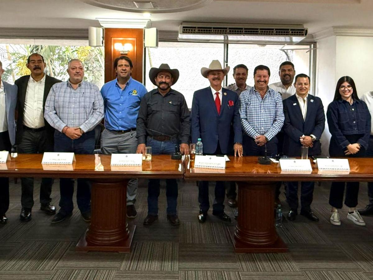 Comisión de Desarrollo Productivo Regional sesiona en la UCMA; solicitan recursos para infraestructura en el Mercado de Abastos  