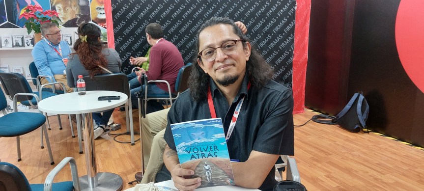 ¿Quiénes somos después del viaje? Nos plantea la novela gráfica Volver Atrás de Abraham&nbsp;Balcázar