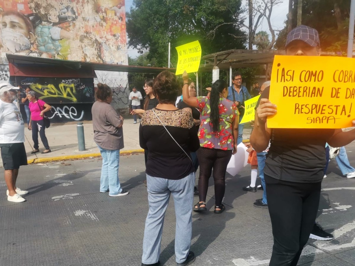 Colapsos de drenaje y deterioro urbano ponen en riesgo a vecinos de la Unidad Habitacional Valentín Gómez&nbsp;Farías