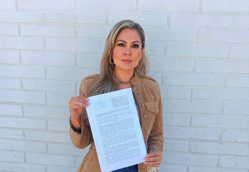 En Tlaquepaque Celenia Contreras denuncia al titular del Instituto de la Mujer