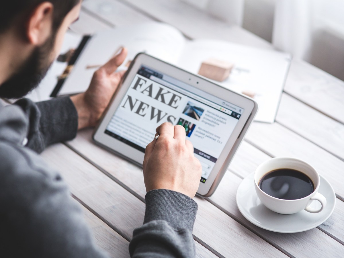 NOTICIAS FALSAS: EL DILEMA DEL&nbsp;SIGLO