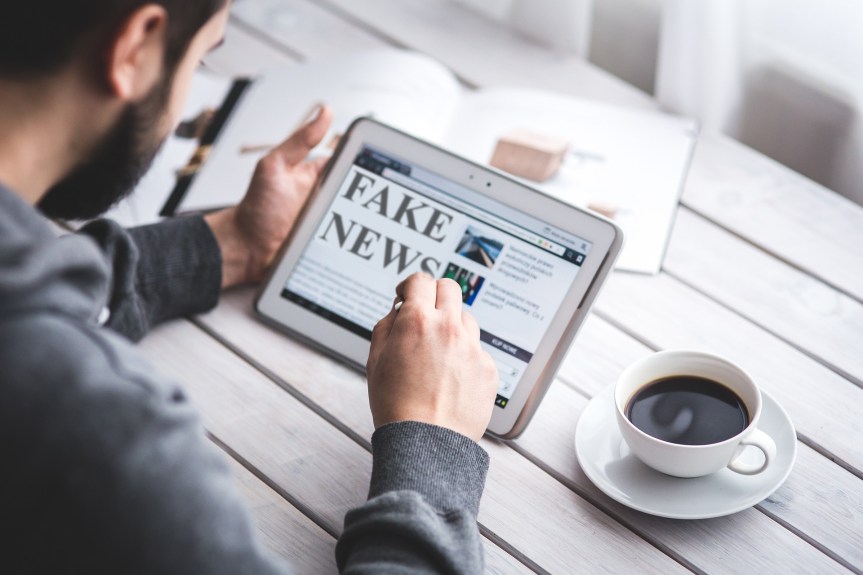 NOTICIAS FALSAS: EL DILEMA DEL&nbsp;SIGLO